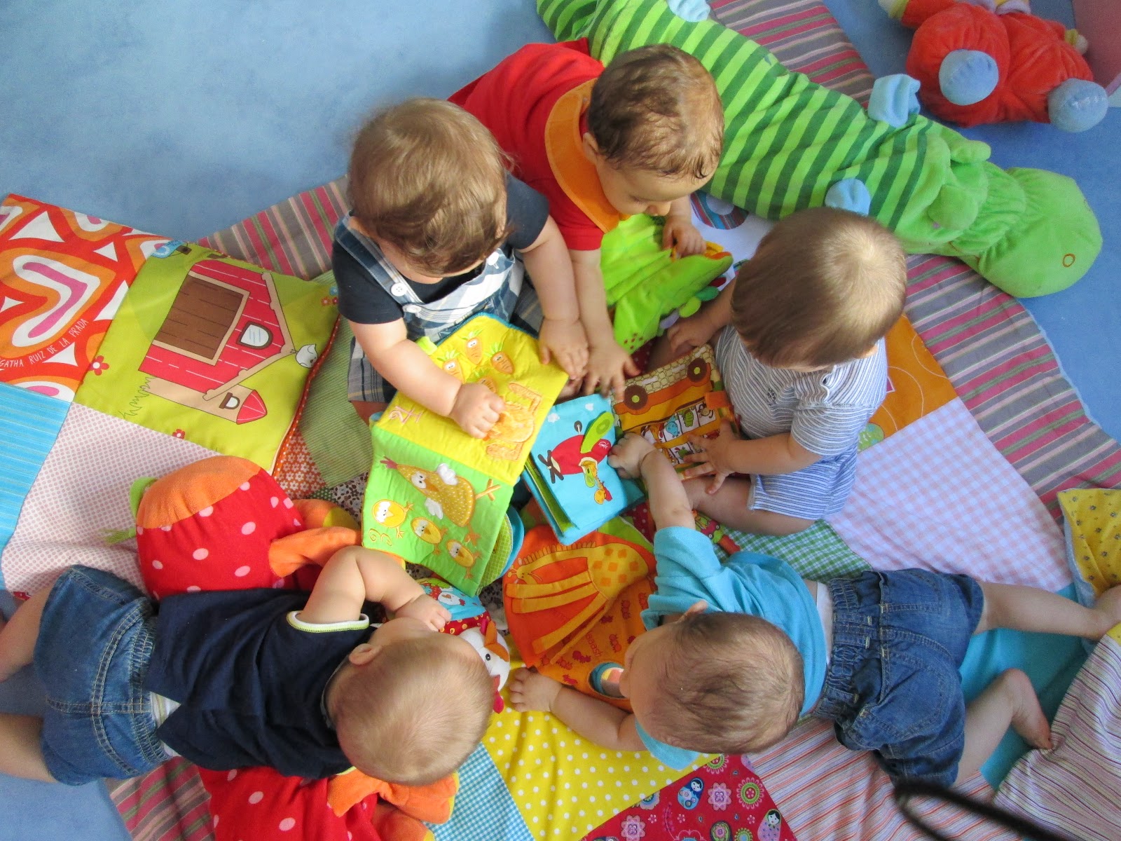 Os 10 Melhores Brinquedos Educativos para Bebês em 2025: Aprendizado e Diversão Garantidos 13 livros bebes